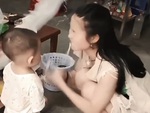 Bé gái hú hồn khi nhờ dì mở giùm hộp sữa