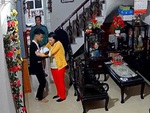 Anh trai hát nhạc trẻ dỗ dành em nín khóc trong một nốt nhạc