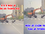 Máy xúc đang sang đường thì rơi bánh