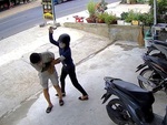 Vợ trở thành 'Tiểu lý phi dép' vì chồng đùa nhây