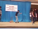 Chàng trai nhảy vũ điệu 'thoái hóa xương khớp'