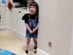 Ông bố có pha xử lý nhanh trí khi con gái mách lẻo bị mẹ đánh