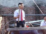 Người đàn ông đứng hình 5 giây khi đánh gãy dùi trống