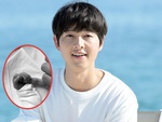 Song Joong Ki khoe ảnh nắm tay con trai đầu lòng