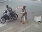 Bị cướp giật dây chuyền, người phụ nữ vẫn cười tươi