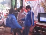 Tuổi thơ dữ dội: Vũ điệu 'điện giật' của thanh niên 8X, 9X khi nhảy đám cưới