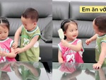Bé trai phục vụ chị tận tình để xin cắn miếng kem