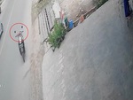 Gia chủ ngơ ngác khi xe máy không người lái lao vào nhà