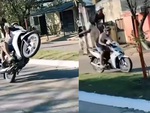Hai quái xế hú hồn khi bốc đầu xe máy