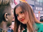 Tượng 'tan chảy' khi đối diện người đẹp
