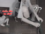 Mẹ bỉm sữa 'não cá vàng' đi tìm chiếc tất đeo ở chân