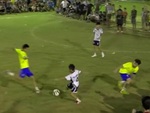 Bé trai rê bóng như Ronaldo nhưng dứt điểm như Lukaku