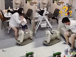 Bố bỉm sữa hoảng hốt tìm con vì mải mê chơi điện thoại