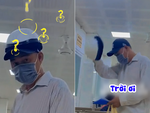 Người đàn ông cởi nón bảo hiểm nhưng ruột vẫn dính trên đầu