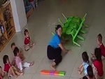 Cô giáo mầm non 'sang chấn tâm lý' khi dạy trò cách chui qua hang