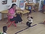 Cô giáo mầm non cười sảng khi trò nhảy siêu ngầu