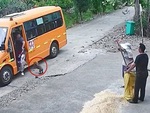 Cún cưng mừng khôn xiết khi thấy cậu chủ đi học về