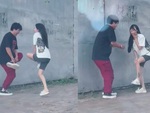 Cô gái đập mặt vào tường khi chơi trò 'đá gà'