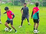 Thanh niên làm màu đảo bóng khiến đối thủ chán không buồn nói