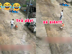 Chú cún 'giữ của nhất năm', nhất quyết không để khách cầm đồ về