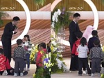 Bé gái tự tin 'thả thính' MC đẹp trai để ẵm sạch gấu bông về nhà