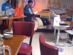 Bé trai nhanh trí dập tắt ngọn lửa bốc cháy trên giường