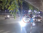 2 ô tô tông nhau vỡ đầu giữa ngã tư nhưng không ai bắt đền