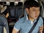 Tài xế nhăn mặt xót của vì khách đóng cửa ô tô mạnh