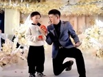 Cả hôn trường phì cười vì bé trai thật thà tiết lộ 'bố yêu gái đẹp'