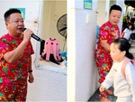 Con gái ngượng ngùng khi bố mặc bộ đồ hoa đến trường đón