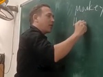 Giáo viên tiếng Anh 'tiền đình' với màn hỏi đáp tên của học sinh Việt