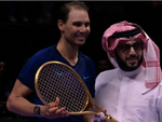 Rafael Nadal được tặng cây vợt bằng vàng nguyên khối