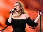 Adele bị suy giảm thính giác nặng từ concert cuối cùng