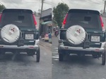 Ô tô gắn bánh xe máy chạy băng băng trên đường ở Cà Mau