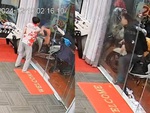 Khách u đầu vì nhân viên lau kính cường lực quá sạch