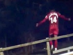 Màn ăn mừng bàn thắng kỳ lạ tại FA Trophy