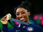 Fan muốn ‘té ngửa’ khi Simone Biles làm cố vấn ở The Voice