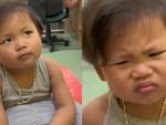 Bé gái giận dỗi vì mẹ 'nói to'