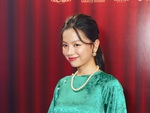 Bạch Công Khanh bị 'bà xã' Hạ Anh 'nổi cơn ghen' trên thảm đỏ