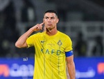 Ronaldo ăn mừng phản cảm đáp trả cổ động viên gọi tên Messi