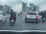 Hai thanh niên hổ báo bị tài xế ô tô dạy cho bài học nhớ đời