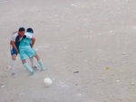 Chàng trai cay cú quật ngã đối thủ vì kèm người kiểu đấu vật