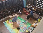Con trai ngơ ngác nhìn bố nhảy hip hop