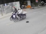 Dọn nhà chưa đủ, robot lau nhà ra đường 'tăng ca'