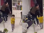 Con trai cười hạnh phúc khi thấy bố đi làm về ôm mẹ
