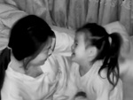 Mẹ bỉm sữa hạnh phúc khi con gái lớn hiểu chuyện