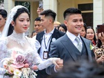 Quang Hải rạng rỡ 'đấu trận chung kết' với cô dâu Chu Thanh Huyền