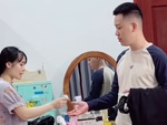 Giả vờ mừng đám cưới bạn thân để xin vợ 1 triệu đồng