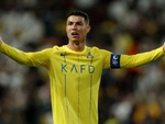 Trở lại sau án treo giò, Ronaldo tiếp tục bị cổ động viên chế giễu