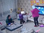 Bị vợ đánh oan vì con gái 'gắp lửa bỏ tay người'